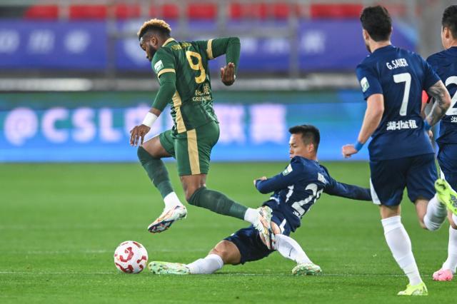 （体育）（3）足球——中超：浙江俱乐部绿城胜武汉三镇XxjpseC007189_20250328_PEPFN0A001.jpg