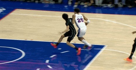 亏麻了！篮网挑战出界球球权失败 还被补吹一个犯规