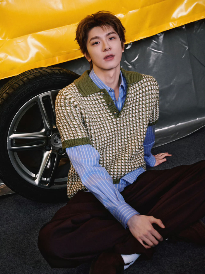 开云体育下载-林一赛车手造型曝光，利落挺拔荷尔蒙拉满|电影感大片|发型|赛车服|大片|同学_新浪娱乐_新浪新闻